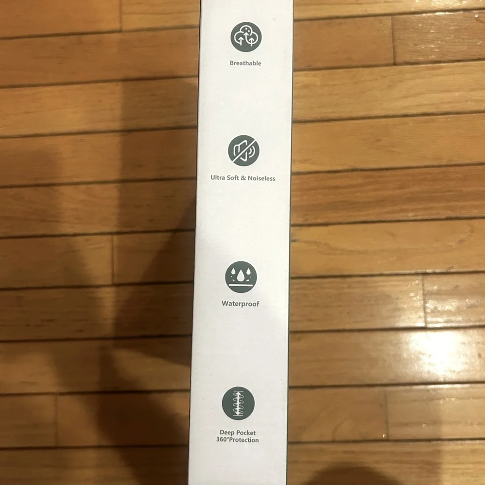 Bamboo waterproof mattress protector. Crib.